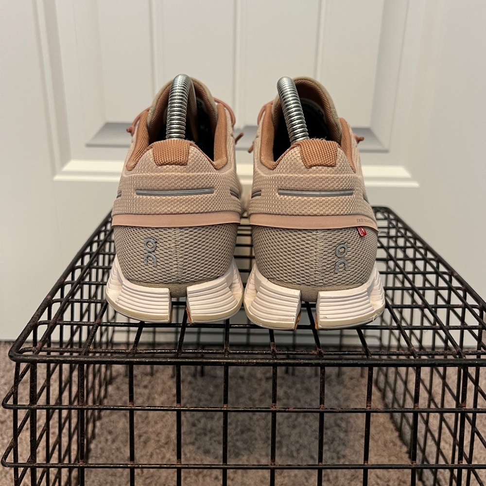 On Running women’s running shoes size 8.5 - Picture 5 of 8